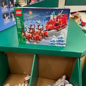 LEGO Festive Red Sleigh with Reindeer Set